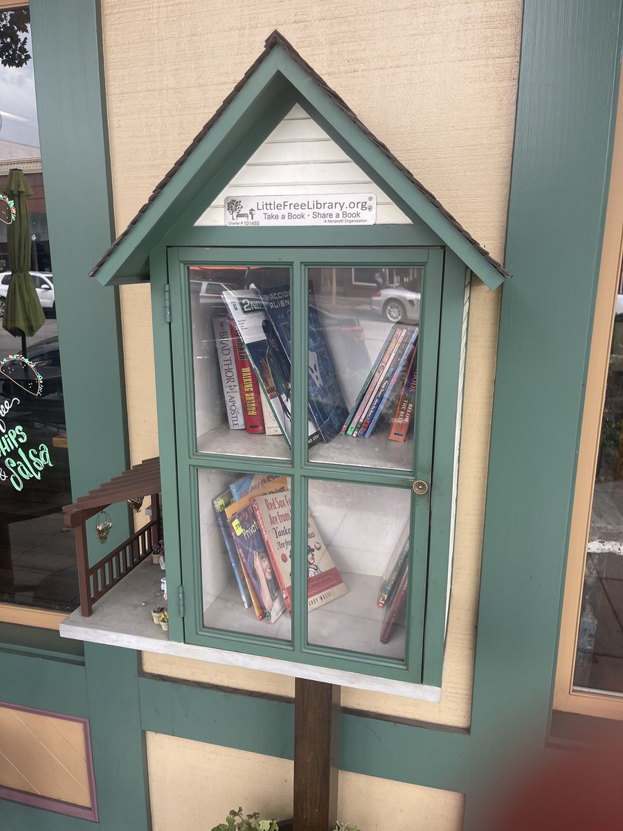 I enlisted my buddy @Ultimosteve to spread out some copies of @accidentaliens titles I had, to local neighborhood #LittleFreeLibraries in his area. This one is located where the Comic Cellar used to be up on Myrtle Ave in Monrovia, CA. If you’re in that area, grab them!