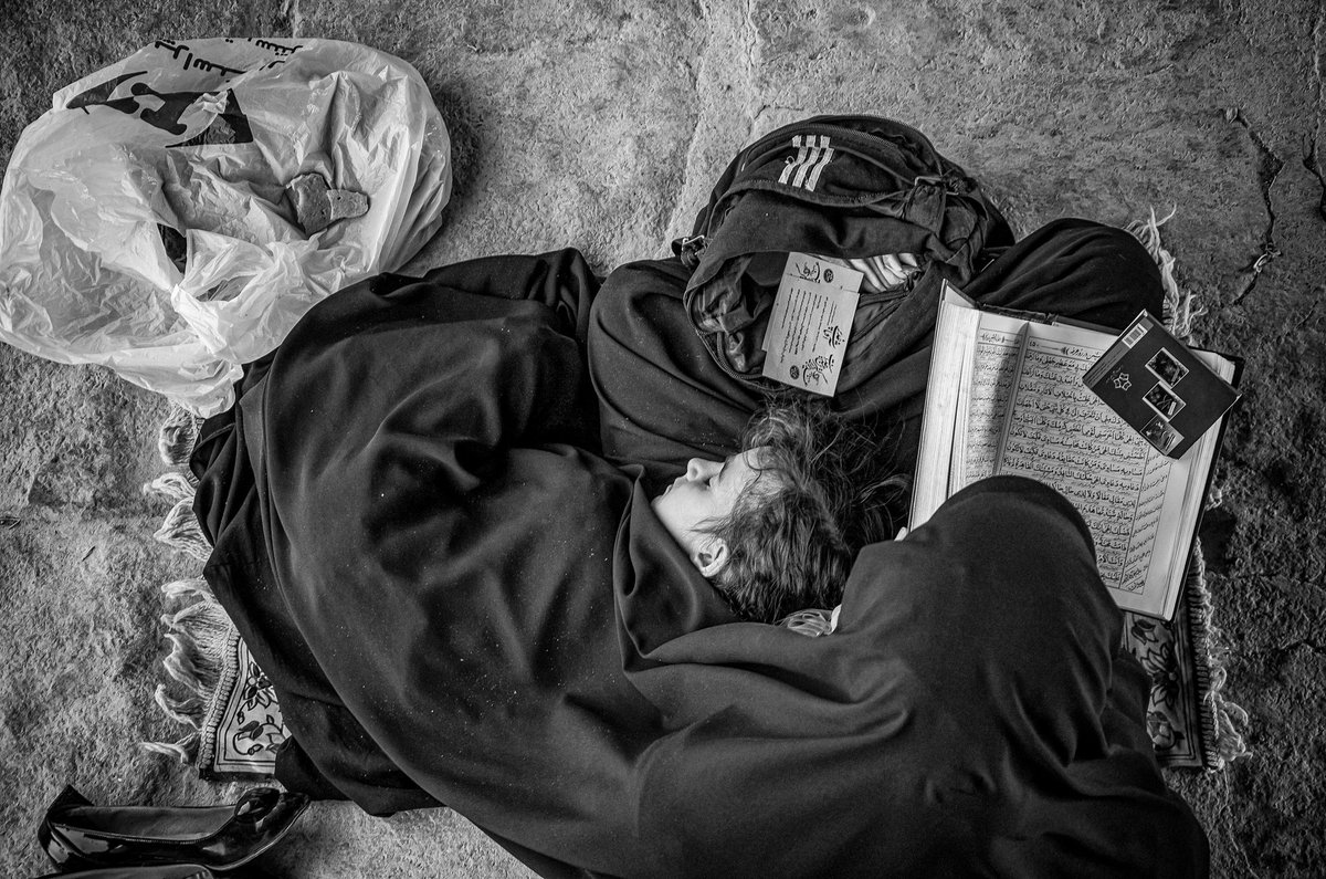 Hi #NFTCommunity 
Tonight I decided to mint one of favorite pieces which I really love it and I will never forget the day that I captured it.
This piece is named “ Sweet dreams” and I just minted it on <a href="/foundation/">Foundation 🌐</a> .
If you wanna know about the story 👇🏻
🧵

foundation.app/@Ghaayze/about…