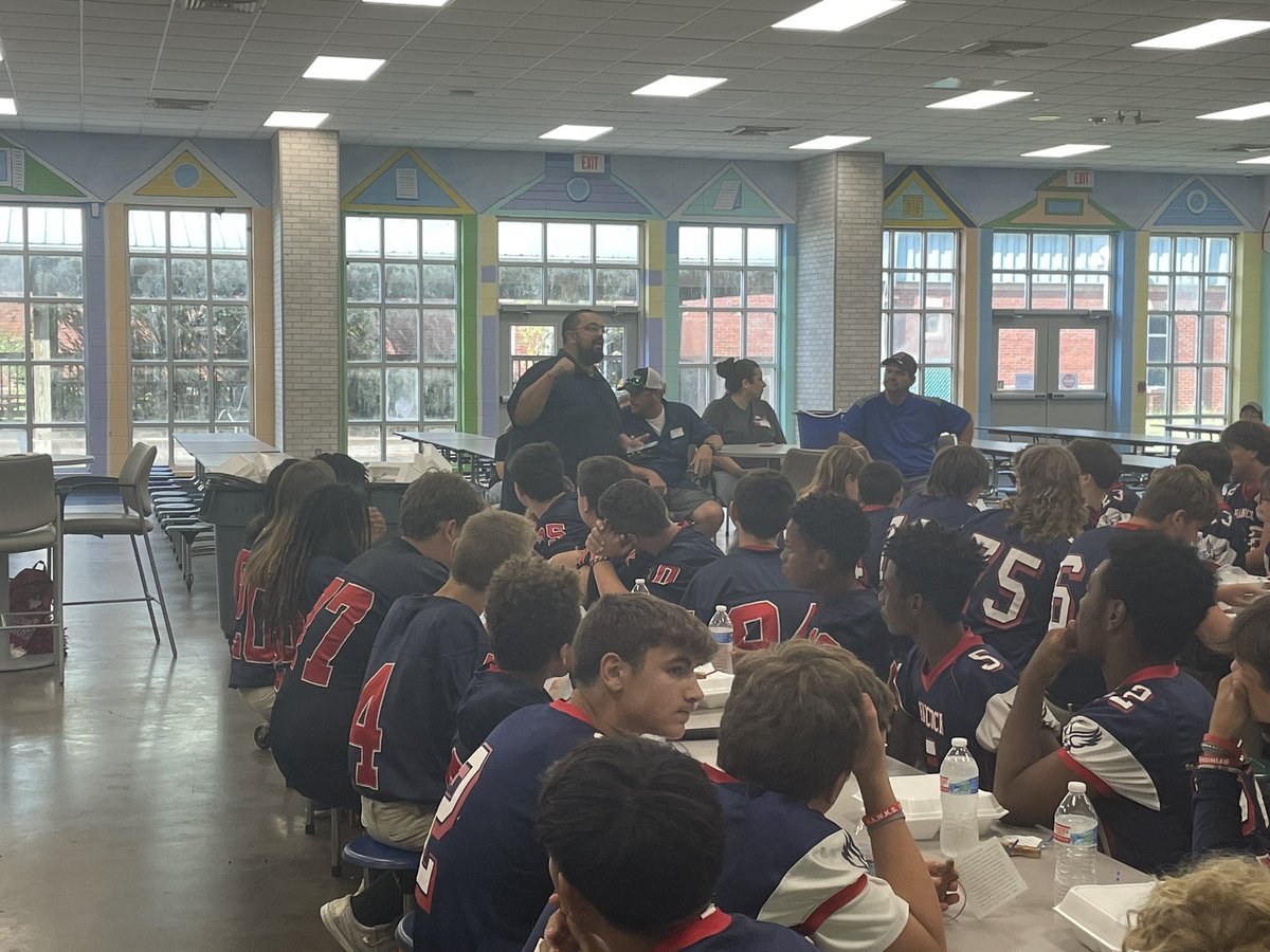 CoachVitalec's tweet photo. Thank you to Brother Josh Daniels and Refuge Baptist Mission for pregame meal and the message. #dwhd #ourtime #finish https://t.co/8MQUiIZyBZ