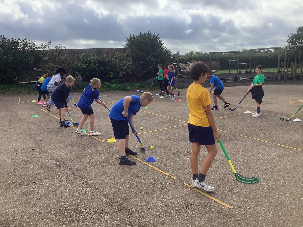 TewinCowper's tweet photo. Year 5 practising their push passes in PE today https://t.co/3IYcVheJwH