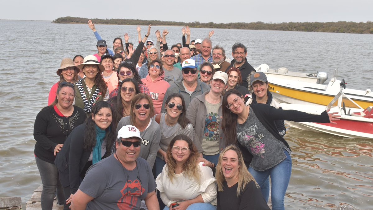 APRHI_CBA's tweet photo. 💦ENCUENTRO FINAL DE ESCUELA DEL AGUA EN LABOULAYE💦

👉La semana pasada compartimos el encuentro final del curso "Agua y Cultura", en la sede #Laboulaye. Con las y los #Docentes recorrimos la Laguna "La Chanchera" (reserva de flora y fauna) y algunas obras hídricas de la zona. https://t.co/PcZxqUy9QF