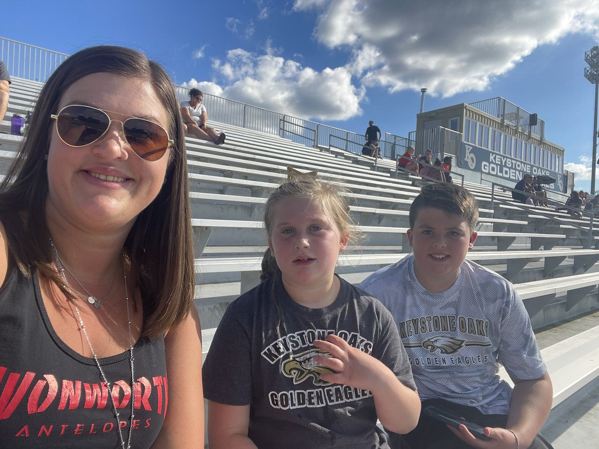 MrsSebolt's tweet photo. A great day for soccer! Avonworth vs. Keystone Oaks! #afamilydivided @PotterAMS @Waddell_AHS https://t.co/8rcMvnRiRD