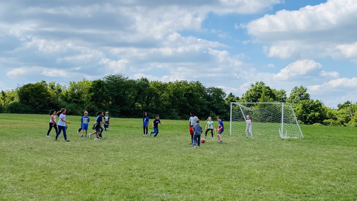 Such a beautiful day here at Miller Ridge. #recessrules #middierising <a href="/MillerRdgTweets/">Miller Ridge Elementary School</a> #welove3rd