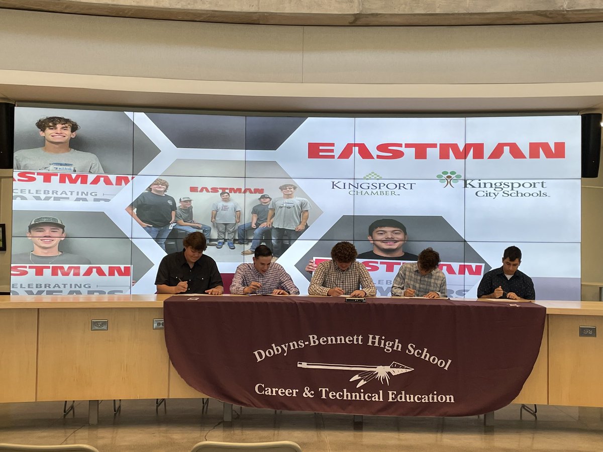 ChamberKptEdu's tweet photo. So proud of these students! #workbasedlearning #manufacturing
@EastmanChemCo @KCS_District @KCS_DBHS @DBHS_WBL #Siglan https://t.co/z5nUj91I9c