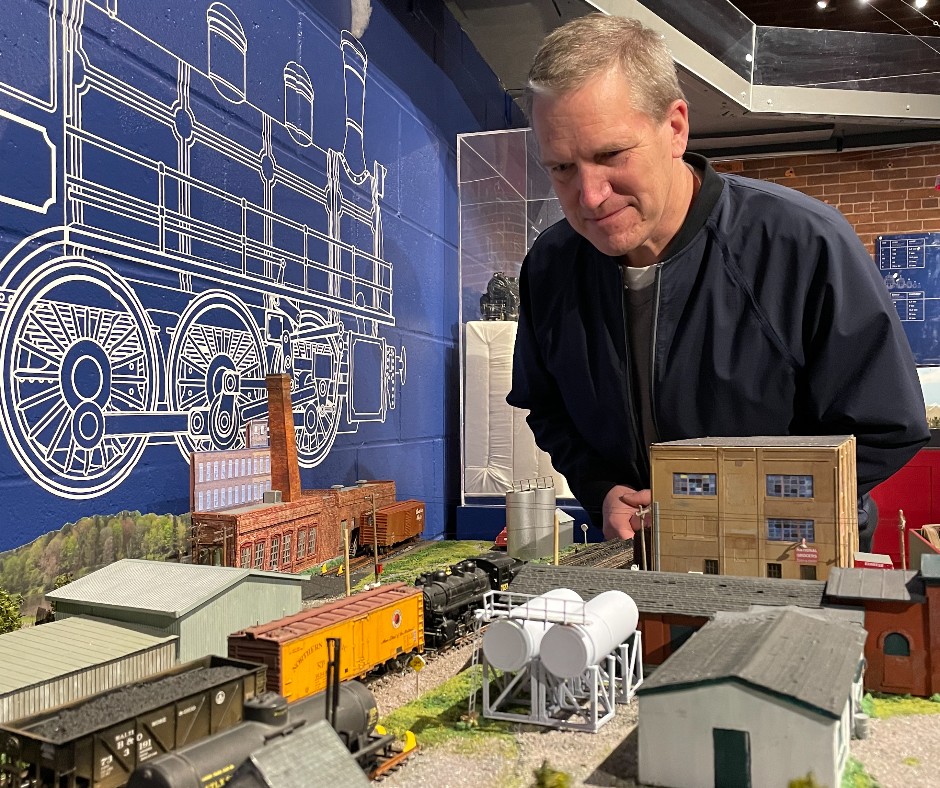 Over the weekend Eric Gagnon visited the PumpHouse to see the "On the Move" exhibit with his grandson. His blog details the Hanley Spur that tracks along Cataraqui Street, past notable local buildings (National Grocers, Woolen Mill &amp; Bailey Broom factory). hanleyspur.blogspot.com/2022/09/on-mov…