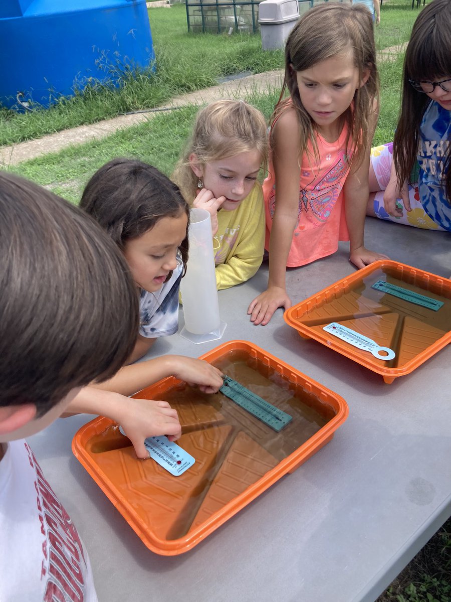 OHE3rd's tweet photo. Some of the best testable questions come from real-life experiences! Our scientists explored measurable properties of matter and discovered how the depth of water affects the temperature! @AustinISD_STEM @OakHillElem https://t.co/cgyojStBye