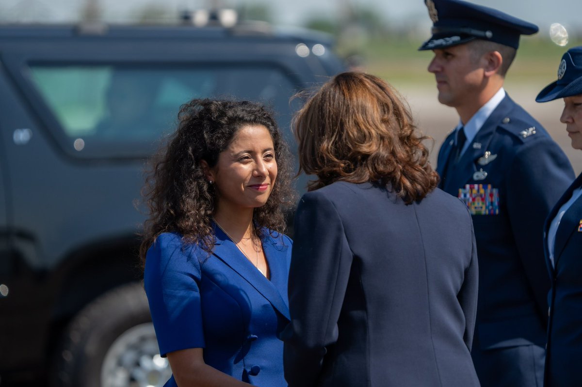 LinaHidalgoTX's tweet photo. Welcome to Harris County @VP @KamalaHarris. 🚀 https://t.co/Ib4OSZQw15