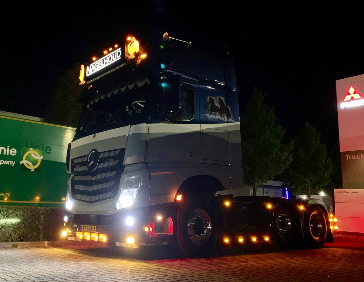 HNagelhoud's tweet image. Vanavond deze mooie machine weer even over de Nederlandse wegen mogen sturen. Blijft prachtig om te doen! 🚚 💨 #effewatanders #goinstyle
