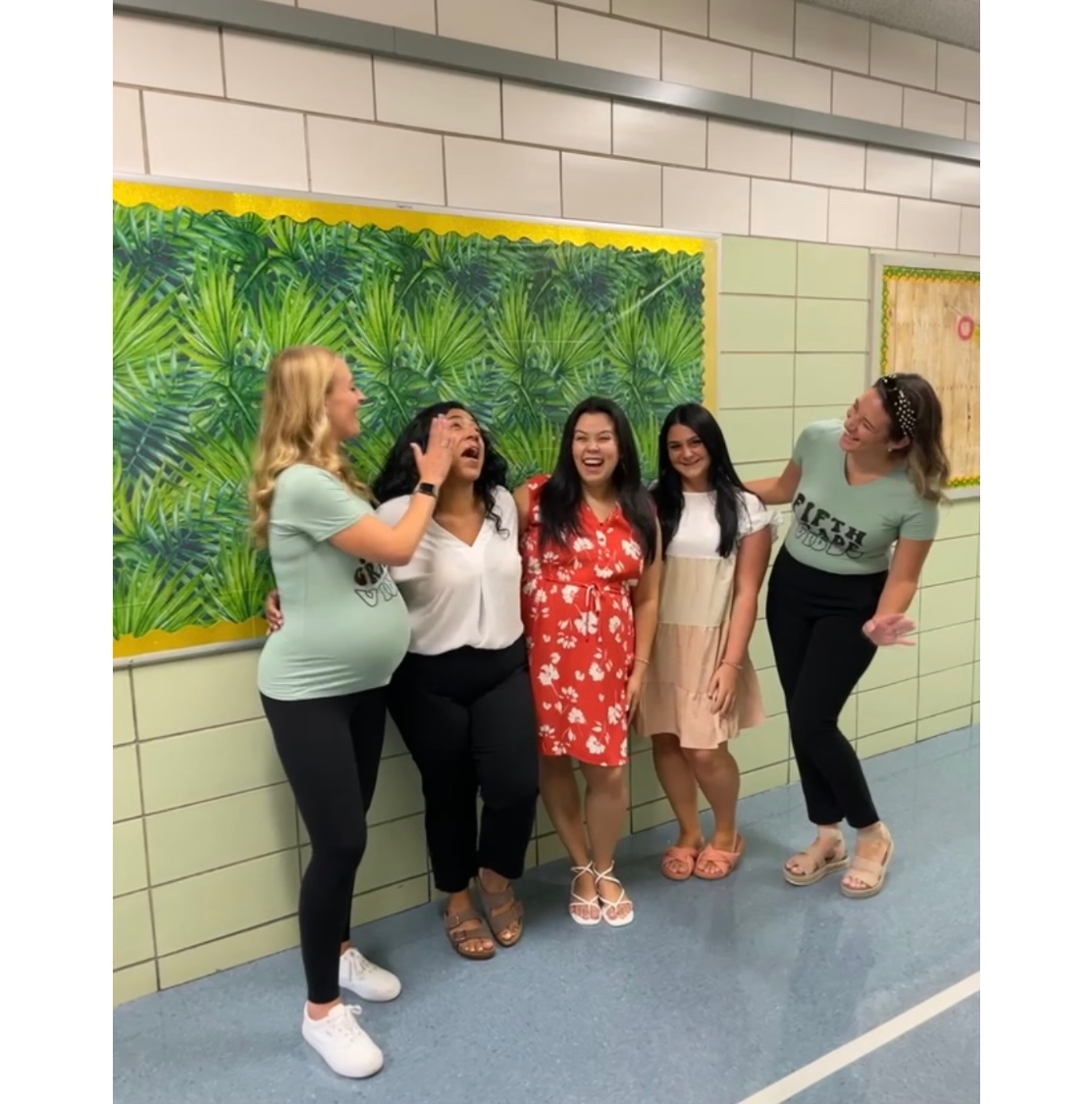 MrsMata_'s tweet photo. Happy First Day of School! #youhaveafriendatps10 #BacktoSchool2022 @PS10FortHill 👩🏻‍🏫📚✏️ https://t.co/z0hOvBWWBD