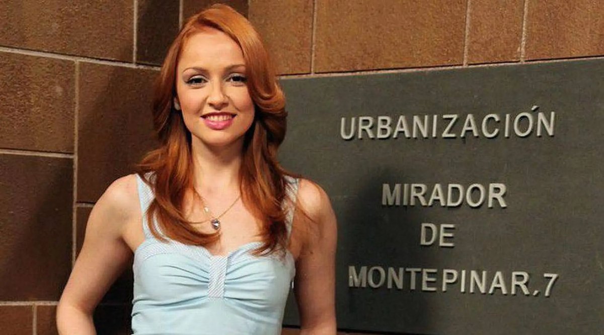 _Adry___'s tweet image. Pensando en ella que por fin está viendo a Megan como una granjera de Wisconsin #PesadillaEstreno