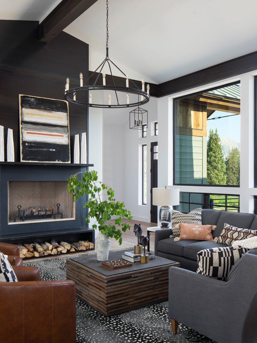 florsquares's tweet image. Your most loved styles 💛 Check out the ways our customers have decked out their homes with rug designs that can fit any space. Read the full social spotlight: bit.ly/3R7v9zk

Designs by: Dichotomy Interiors, Hilari Williams, Phillip Harrison Interiors, Studio Steidley