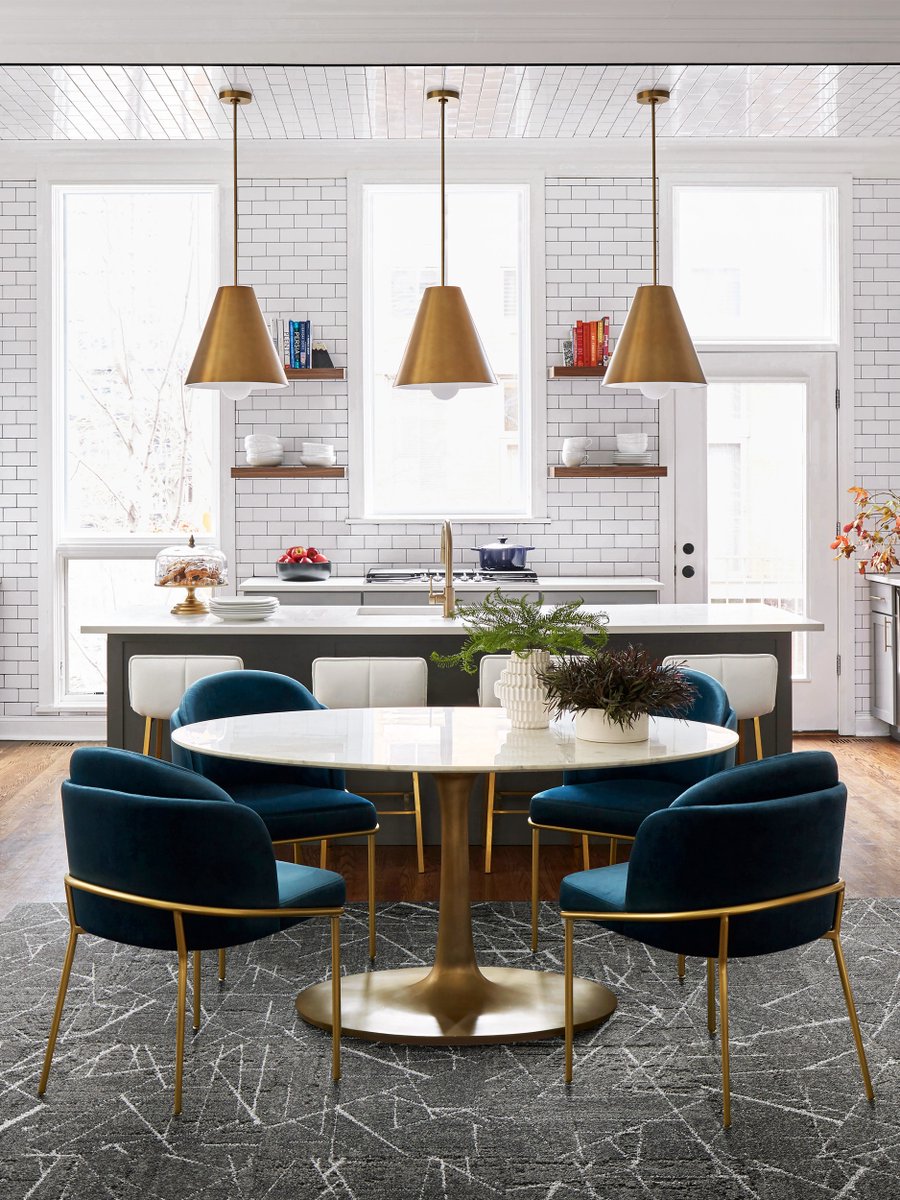 florsquares's tweet image. Your most loved styles 💛 Check out the ways our customers have decked out their homes with rug designs that can fit any space. Read the full social spotlight: bit.ly/3R7v9zk

Designs by: Dichotomy Interiors, Hilari Williams, Phillip Harrison Interiors, Studio Steidley