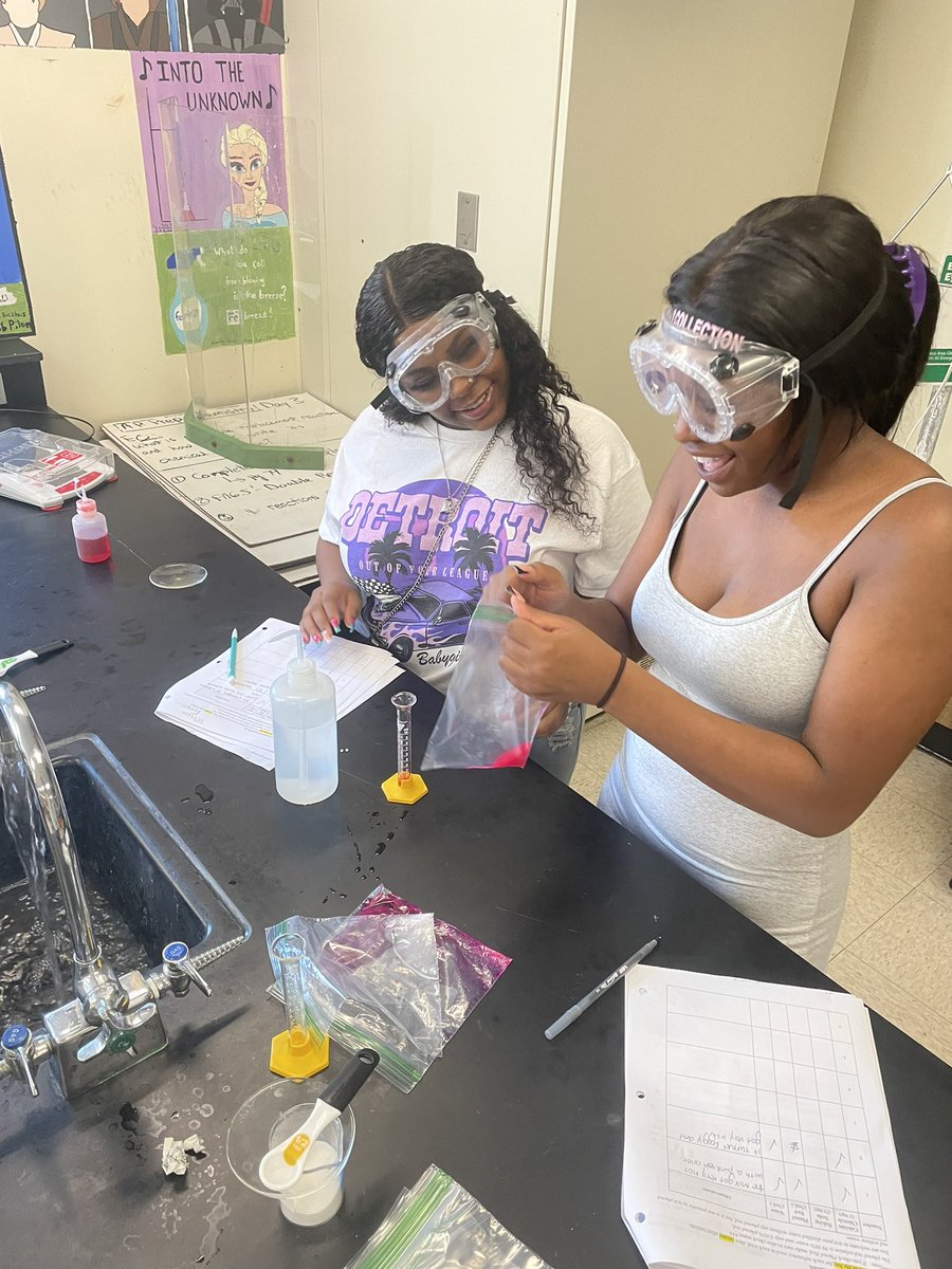 MrPropson's tweet photo. Experimentation 🧪 
Data Analysis 📊
Excitement for inquiry📈 📈 📈 https://t.co/lsZ93008zs
