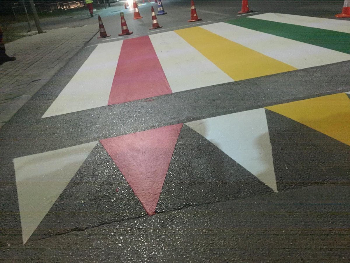 Rrugët po shenjëzohen 🚧🚧🚧 ... kjo shton sigurinë në komunikacion. #Prishtina #Siguri