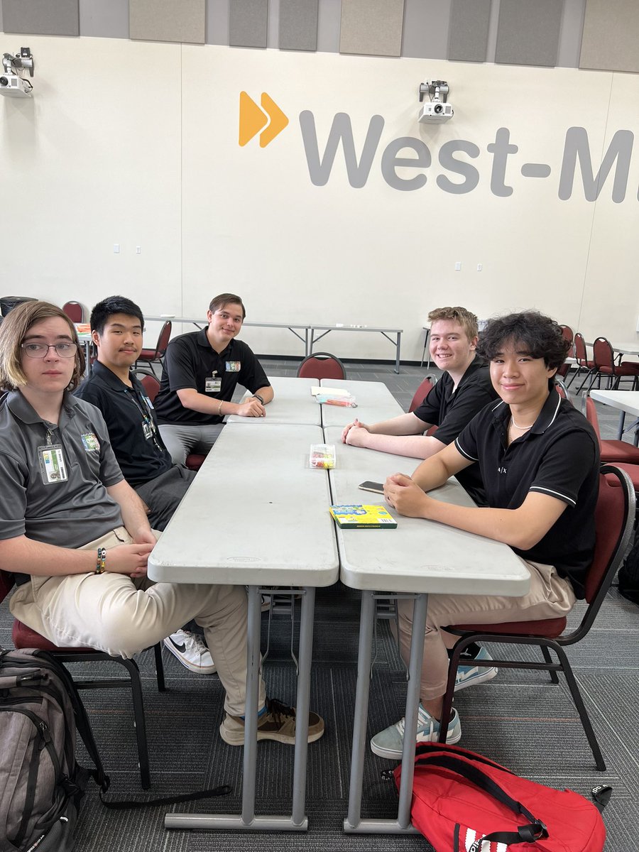 joshuacase_MET's tweet photo. We got trained as FBLA officers today at @westmec. #PeoriaMET #PeoriaMETTech https://t.co/sBf9XwwC8f