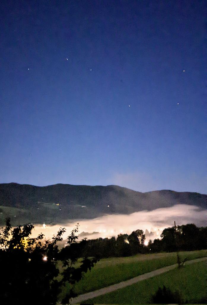 siebel_ess's tweet photo. Big dipper over moonlit fog
#wald4tel https://t.co/Wq5NqMi7e8