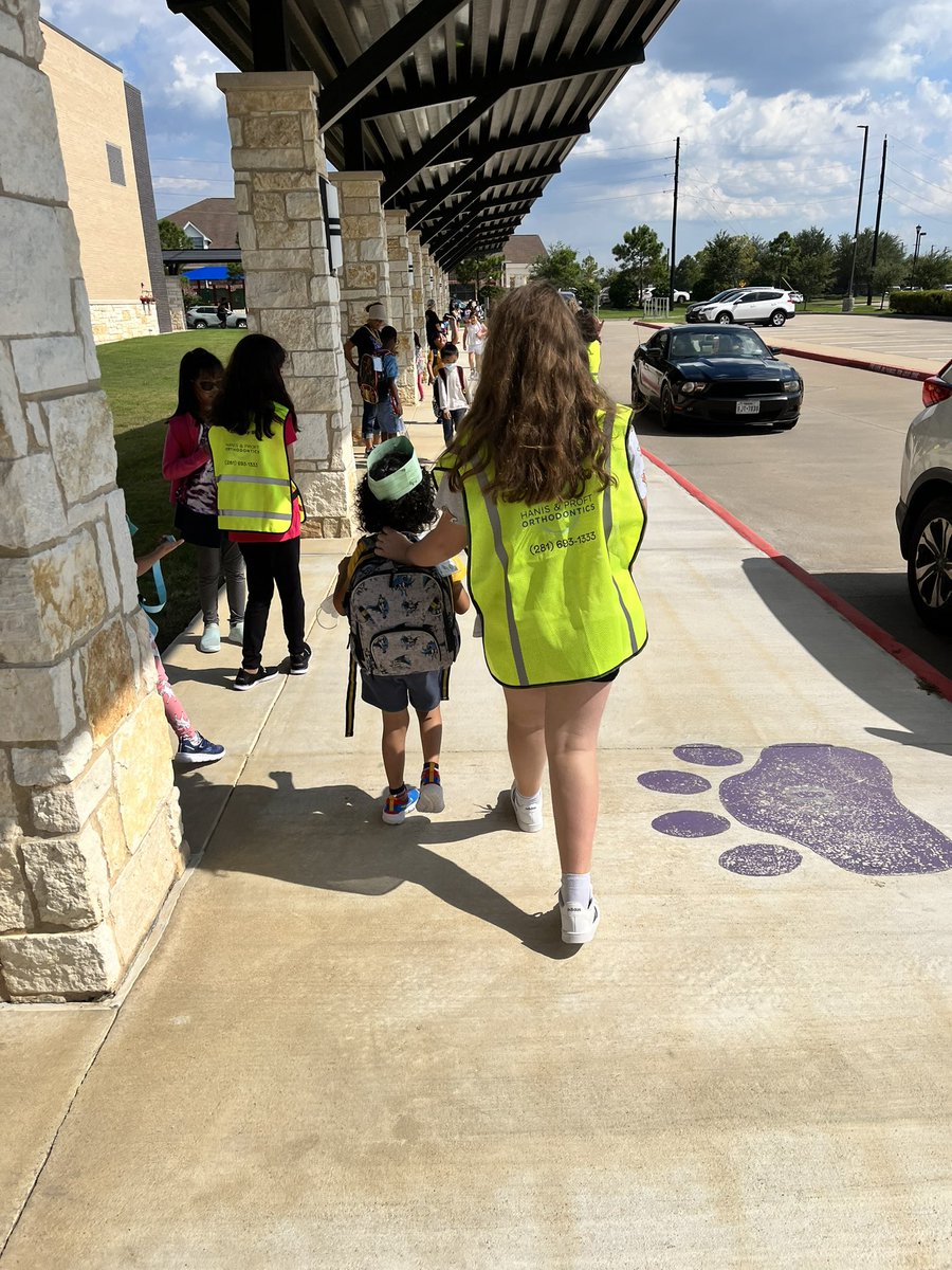 erindaugh9's tweet photo. Thank you @MakeSmilesCount for keeping our patrols safe with the safety vests. They shined bright today! #mjejags https://t.co/C1pmhJl881