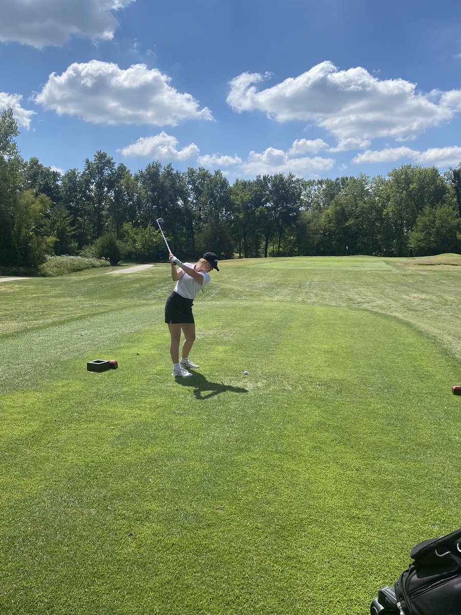 FoxGirlsGolf1's tweet photo. Your Lady Warriors enjoying a beautiful day on the course at the Lindbergh Invitational. Low scores today by Abigail Roberts 98 and Lexi Kettler 99! https://t.co/UisypIWDgC