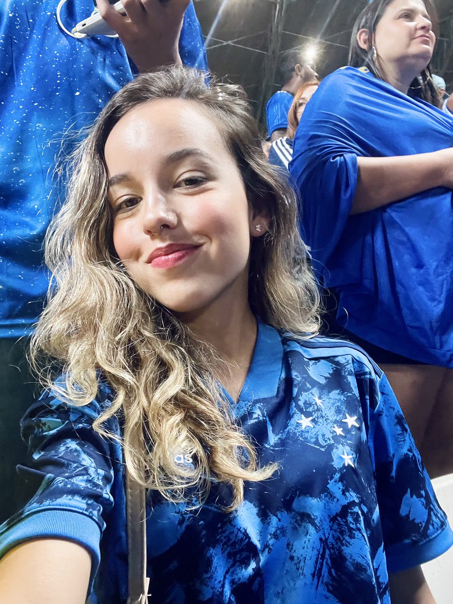 isabelavqf's tweet photo. Isabela no @Mineirao = Isabela feliz 💙 https://t.co/3WSM0UDRft