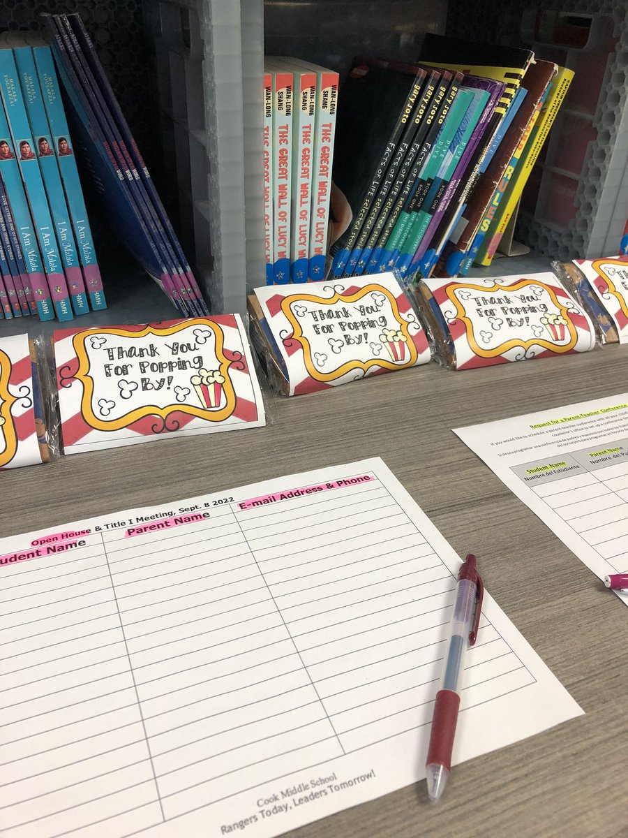 MsAvilaGloria's tweet photo. Open house 2022/23! Love talking to the community and seeing all the parents. Shout out to Ms. Lopez for the popcorn 🍿 
#cookMS #read180 #openhouse #lovemyjob #fridayeve #partnerteacher https://t.co/igEvg5KiPr