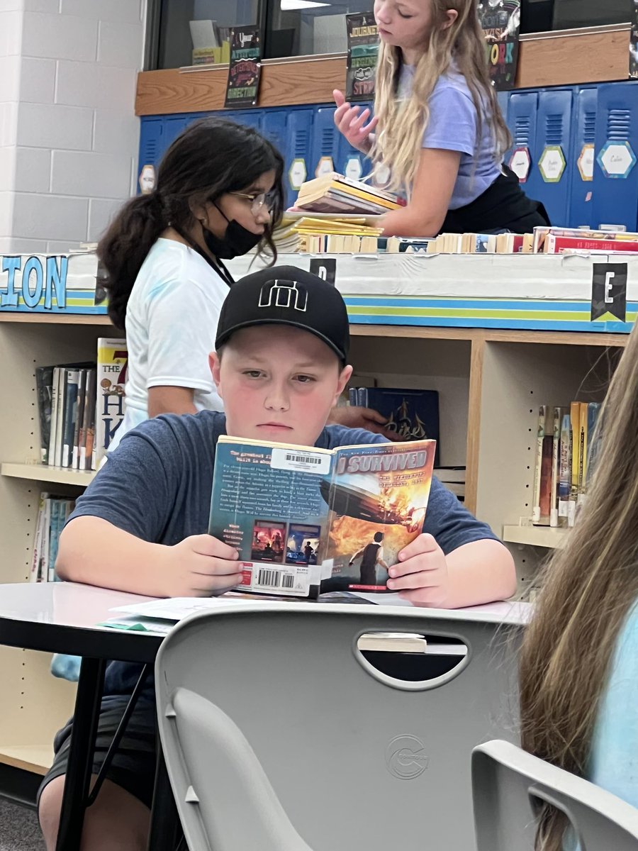 MrsEwing5th's tweet photo. Our reading workshop has been going amazing this year! We’ve spent a LOT of time building routines and expectations and these 5th graders are rocking it!!! #5thgrade #readingworkshop #d75reads #d75learns #mgwolves @mg75wolves #allwedoisreadreadread https://t.co/FHHRccWuKg