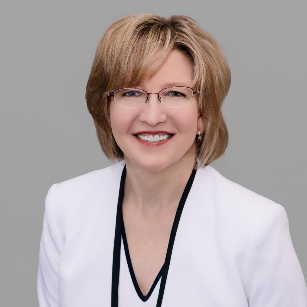 azopera's tweet photo. Arizona Opera is pleased to welcome Katherine Kozak as the new Head of Music, Chorus Master, and Principal Coach of the Pullin Opera Studio.
#azopera #MeetOpera
(1/4) https://t.co/Z0a1fs7zeR