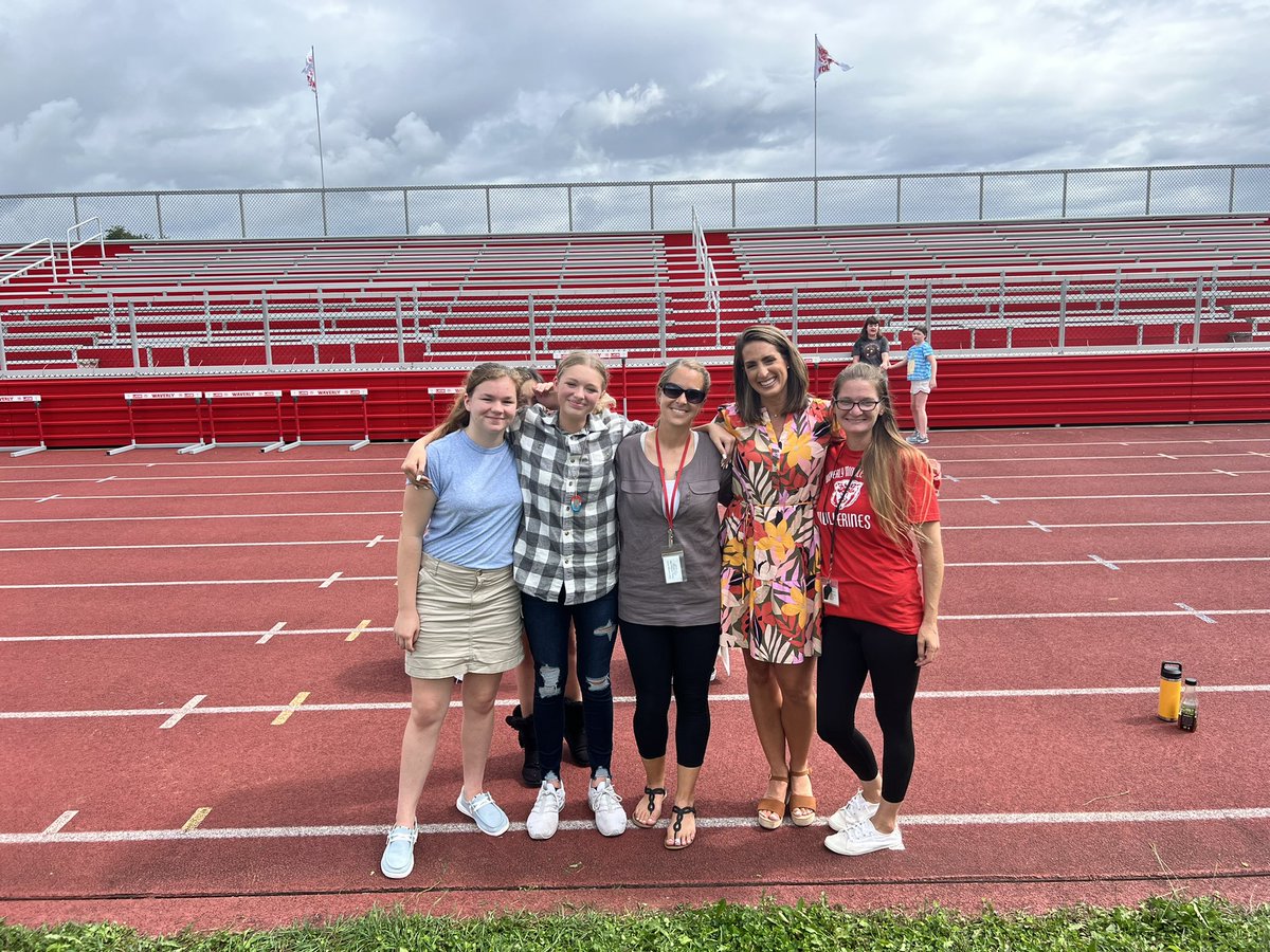 cate_pichany's tweet photo. Couldn't make Waverly Middle School AWESOME without an AMAZING staff! #blessed #wmsrocks #wcsdletsgo https://t.co/riQ1tfIPha