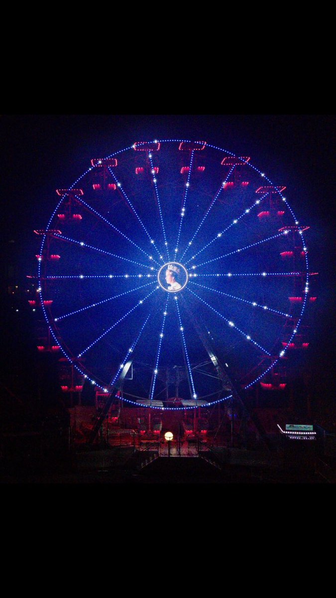As a mark of respect to H.M. Queen Elizabeth II, Llandudno Pier’s Ferris Wheel has been illuminated in red, white and blue.
The central hub has become a beautiful picture of her Majesty hers, a wonderful tribute. 👏🏼👏🏼