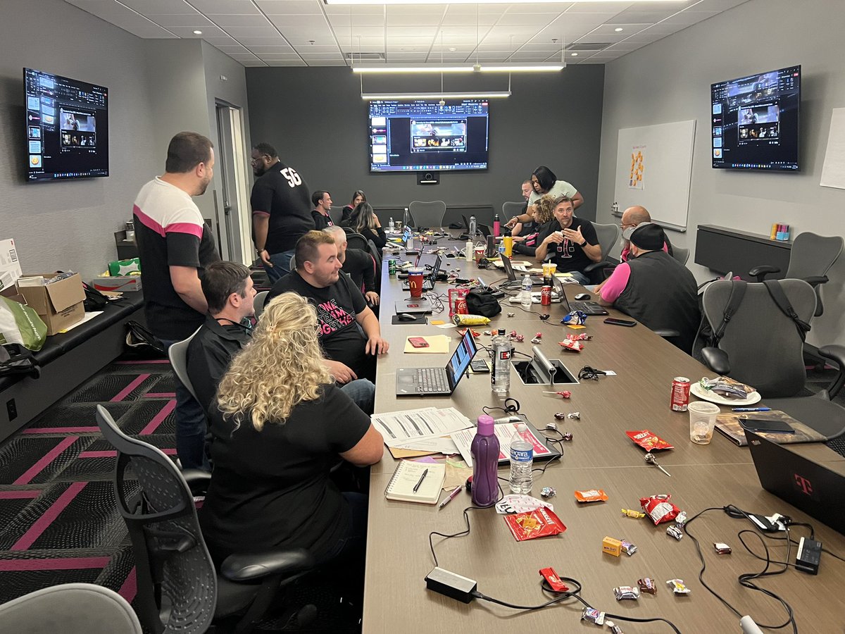 ktownshend88's tweet photo. It may look chaotic, but the VA RSMs are going #BeastMode for #Apple launch and the rest of the year! Loved spending time in Richmond with our leaders and @mikeluellen and team driving Total Experience! @RestmanNOVA @moleworld @MattRobTMoFxbg @forbesultd87 @AyDeeDubb @ChappyCLT https://t.co/bz6MLNIL1x