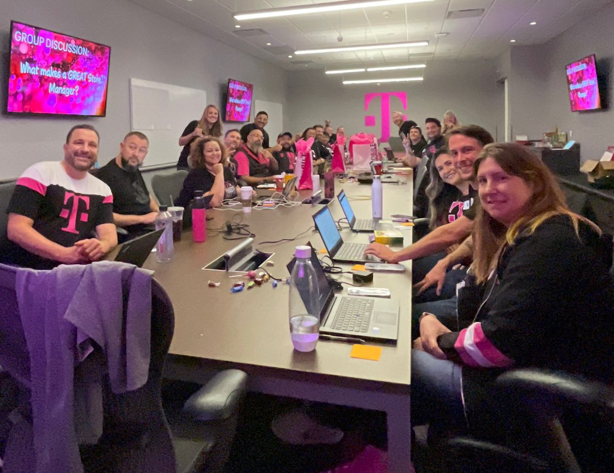 ktownshend88's tweet photo. It may look chaotic, but the VA RSMs are going #BeastMode for #Apple launch and the rest of the year! Loved spending time in Richmond with our leaders and @mikeluellen and team driving Total Experience! @RestmanNOVA @moleworld @MattRobTMoFxbg @forbesultd87 @AyDeeDubb @ChappyCLT https://t.co/bz6MLNIL1x