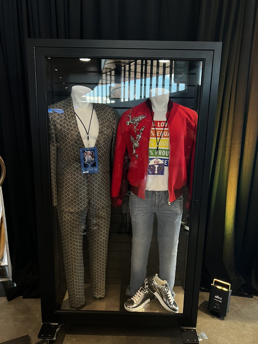 Panic! Updating tweet media