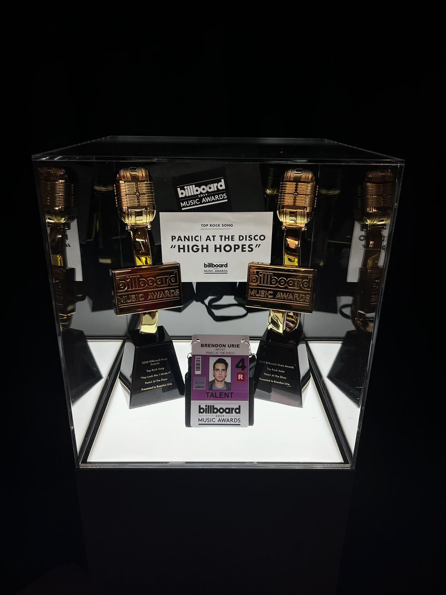 Panic! Updating tweet media