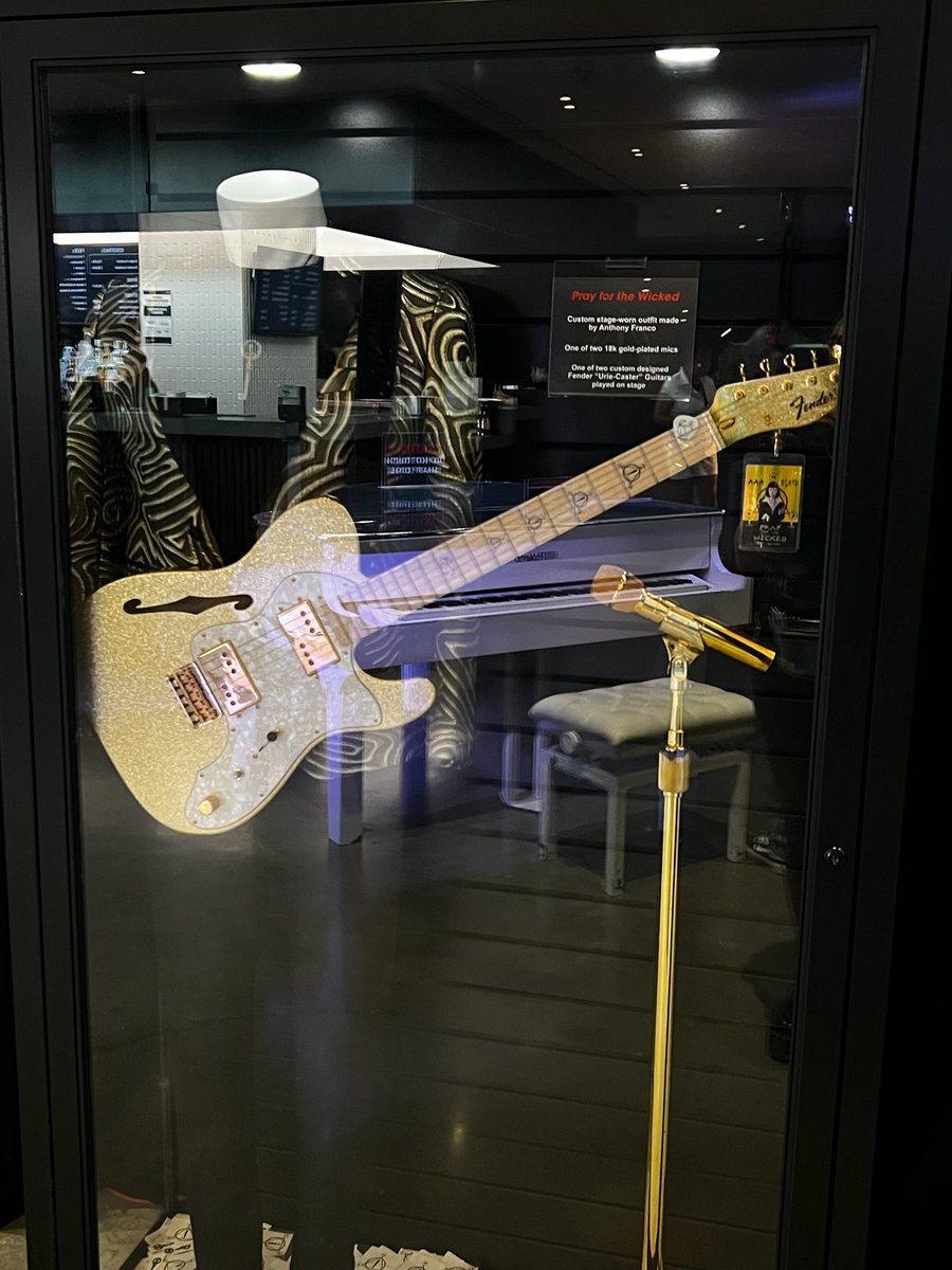 Panic! Updating tweet media