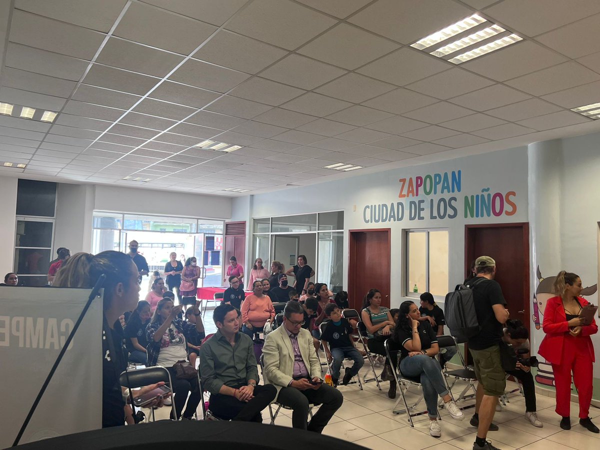 LigaMXSOMOS1's tweet photo. Hoy, en el Centro Cultural Constitución, @AtlasFC inaugura una Pequeña Librería Gratuita conocida como "Buzón de Lectura" 📪📚 en compañía de Jugadoras de @AtlasFCFemenil y de 30 niñas y niños. 

@CampeonesCup 🏆 https://t.co/fclKIDTrzw
