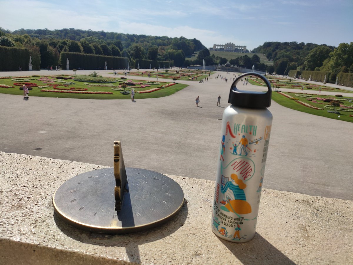 Inma_Lorite's tweet photo. From one side and from the opposite side of #Schönbrunn #Castle in #Vienna #MyDiamondBottle always with me, to keep me hydrated #TheGlobeTrotterBottle #NoMoreSingleUsePlastic https://t.co/Hp2whCHWSf