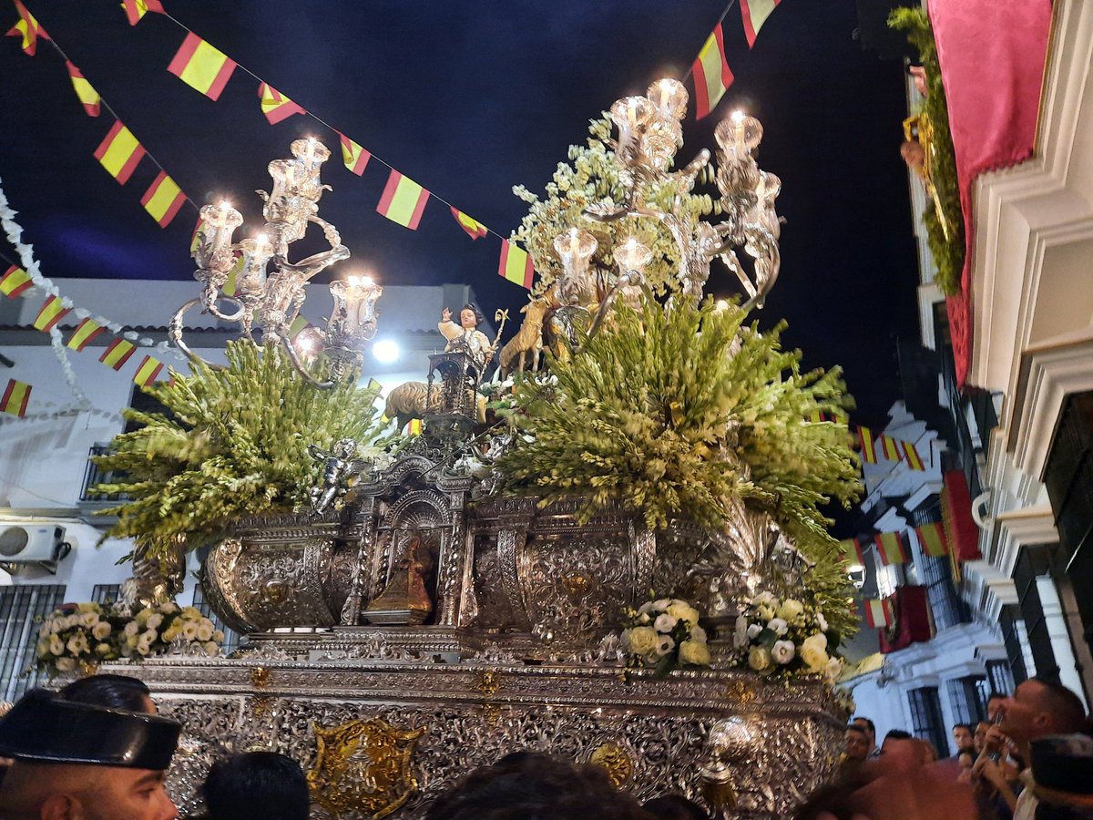 juventudpastora's tweet photo. La Divina Pastora revira hacia el Callejón de Josefa la del Caco.
#TDSCofrade
#PastoraCantillana22 https://t.co/vDv0zfv3QA