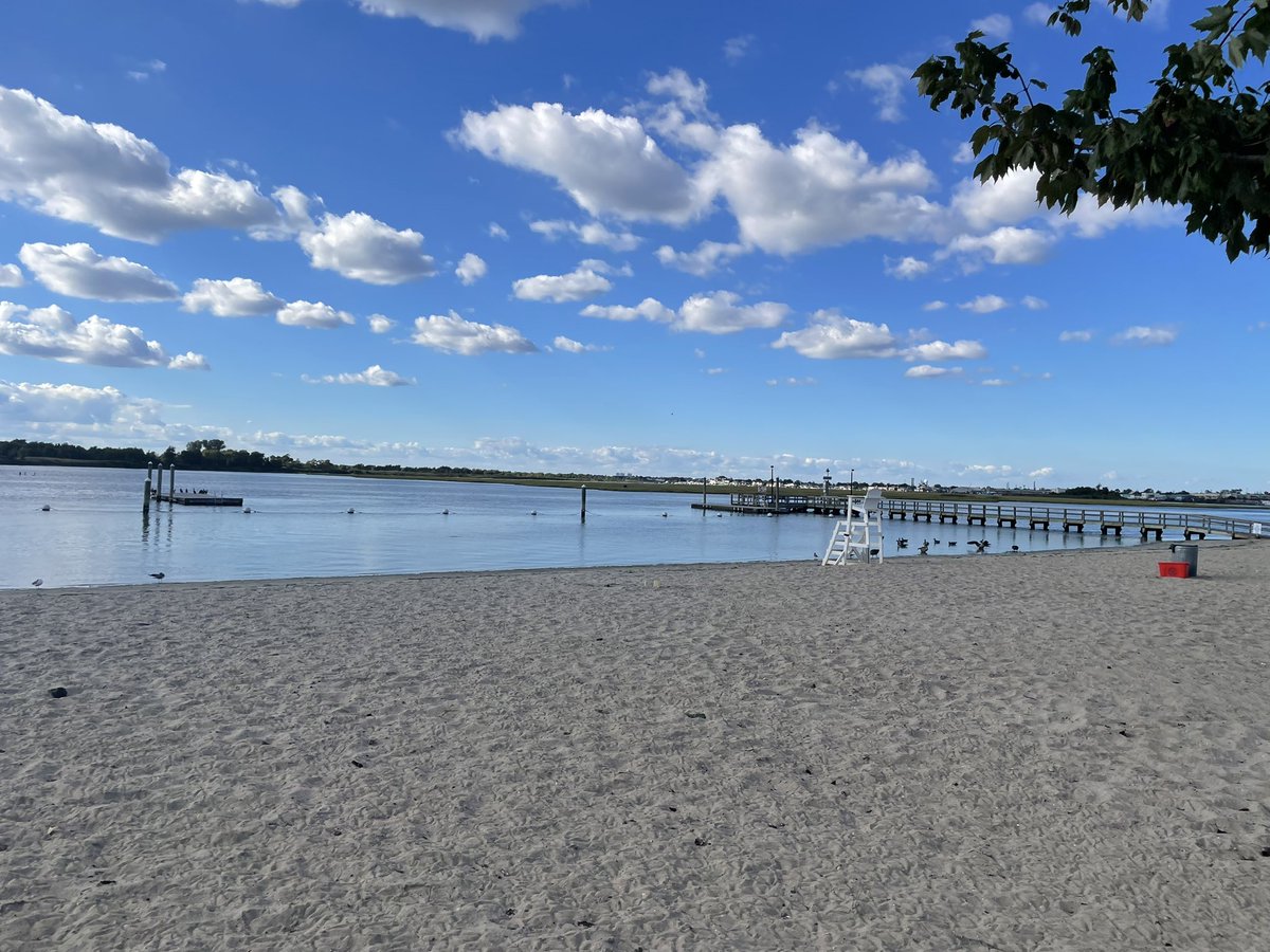 KellenbergCrew's tweet photo. Moving into our new home today. Thank you to Masone Beach for allowing us to practice at their beautiful location. Our seniors had the honor of opening up our two new boats! #kellenbergrowing @KbergAthletics @Kellenberg @IslandParkNY https://t.co/iWKutOOSZ2