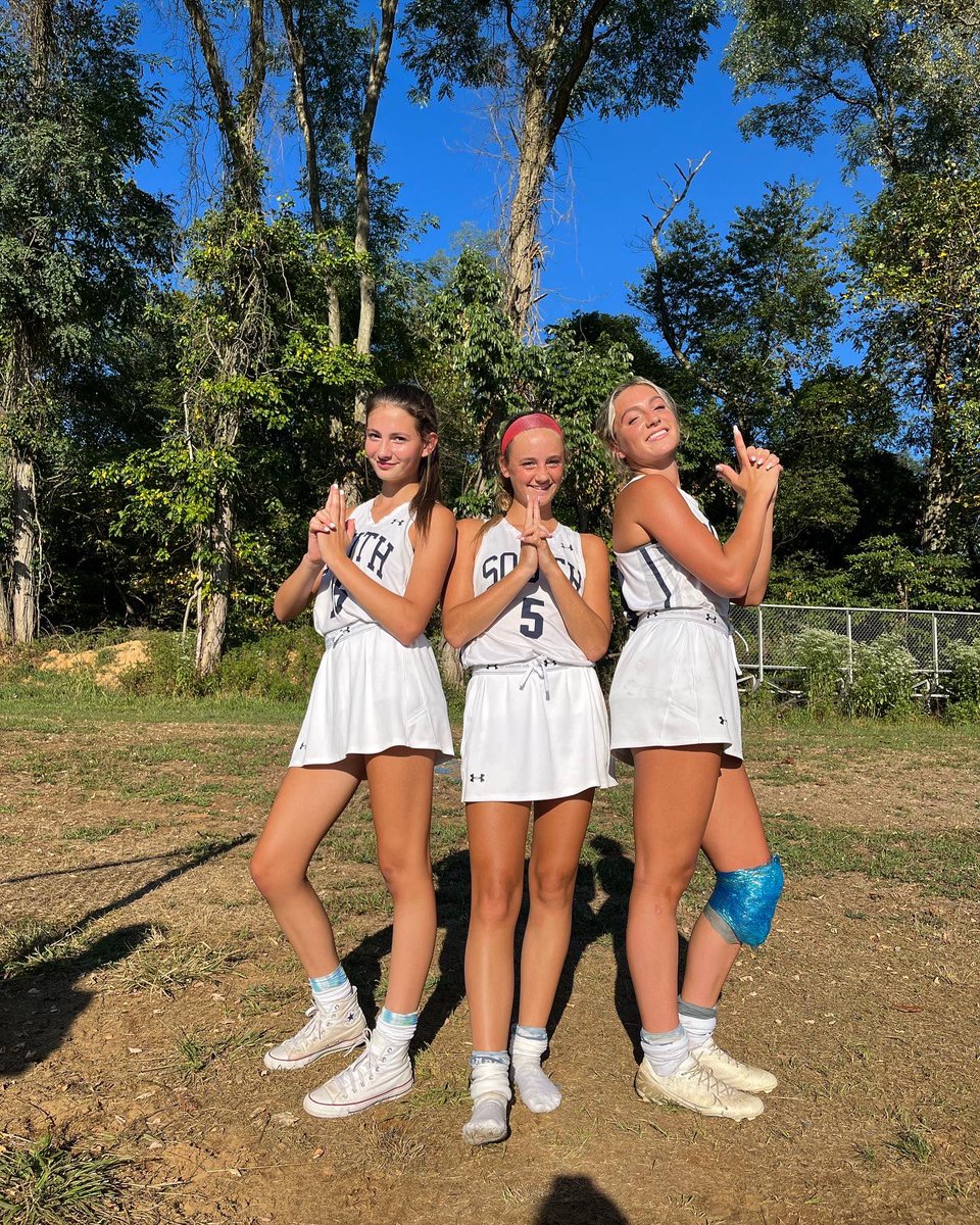 MHSS_Hickman's tweet photo. Got that opening day dub 👊🏼 shutting out Ocean 7-0. Total team effort today, can’t wait to see what’s coming! 

K. Doyle with the 🎩 trick
C. Bedetti &amp; M. Blozen each net 2
Assists by S. Quintano, M. Blozen, A. Lassman (2) and S. Kirk

@MHSSathletics @MHSSFieldHockey @BrianBobal https://t.co/5iaqNBvpiC