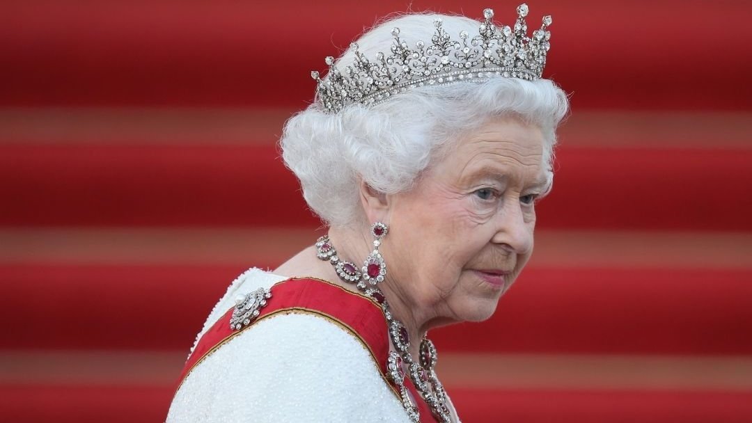 ChiguireBipolar's tweet photo. La reina Isabel...
✅ Ha enterrado a 8 presidentes de EE.UU.
✅ Ha enterrado a 5 papas
✅ Vio llegar y vio irse a los Beatles
✅ Vio levantar y caer el muro de Berlín
❌ No vio ganar a los Tiburones de la Guaira https://t.co/UGgdUp6K5h
