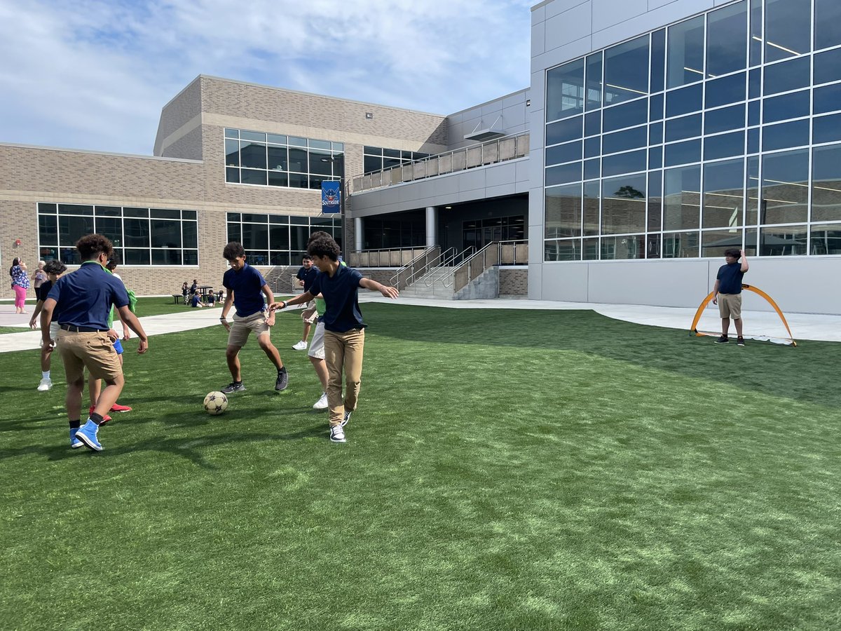 Coach_Kemerer's tweet photo. club day! soccer club is back! https://t.co/mGUZqnOZHL