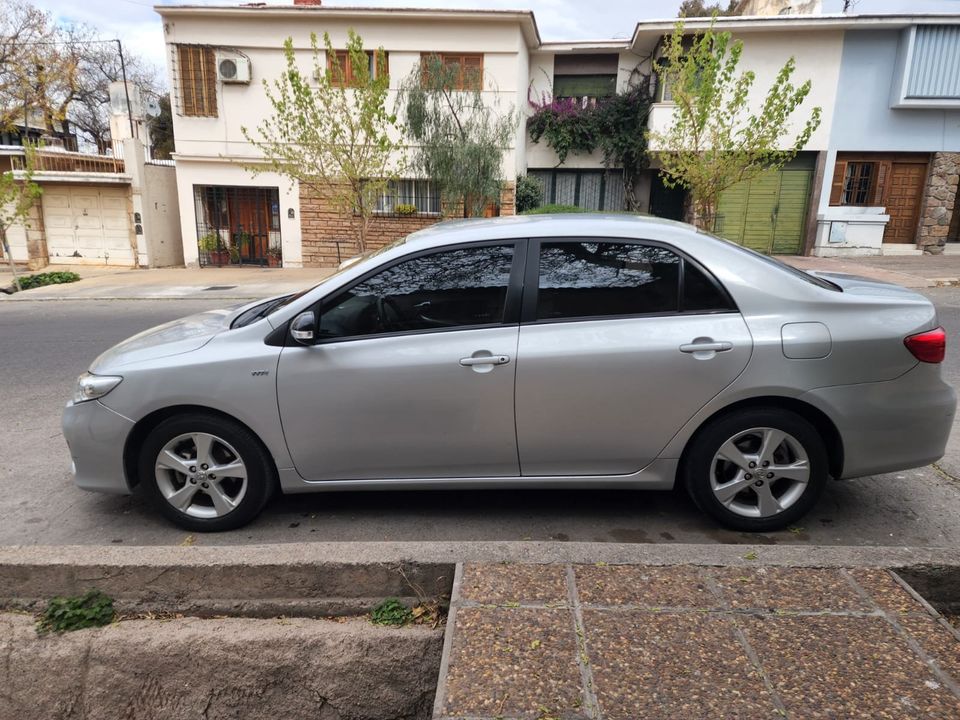 FrancoAquila's tweet photo. Vendo Toyota Corolla XEI Pack Cuero 1.8. Modelo 2013.
Está en perfecto estado. Caja de 6ta. Manual. 100.000 KMS reales. Climatizador, airbag, ABS.

Consultar precio por privado. https://t.co/UhYksMVu5p