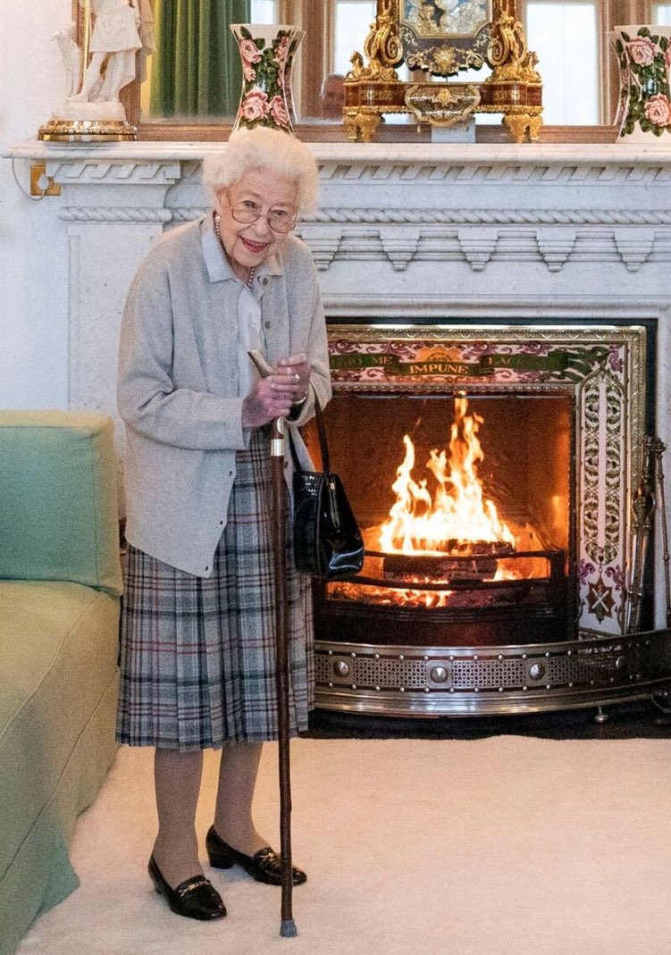 Ända in i döden tjänade hon sitt land. Mindre än två dagar innan hon dog tog hon emot en ny premiärminister här. RIP Elisabeth II.