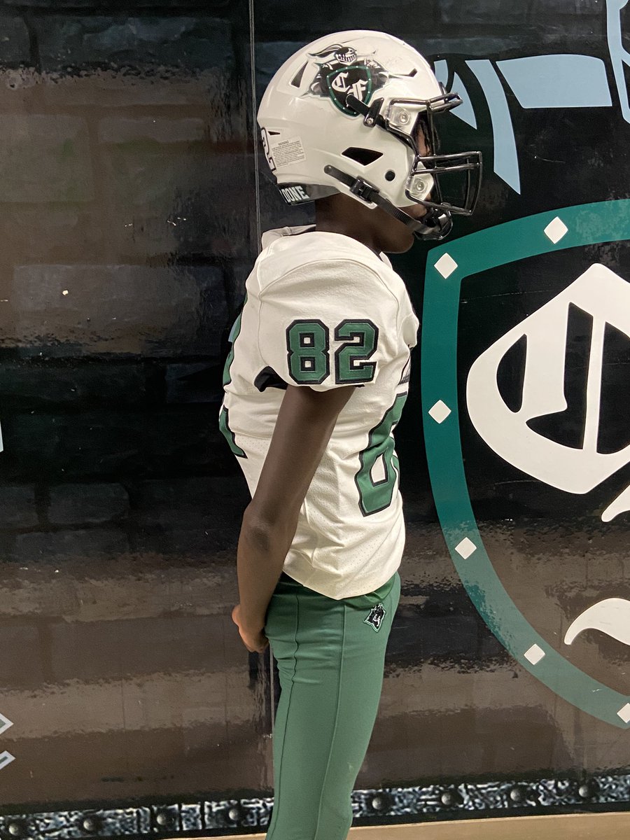 ClearFallsFB's tweet photo. This weeks uniform combination worn by last weeks Heart and Hustle winner @JordanWoodson12 https://t.co/JufPydgk5W