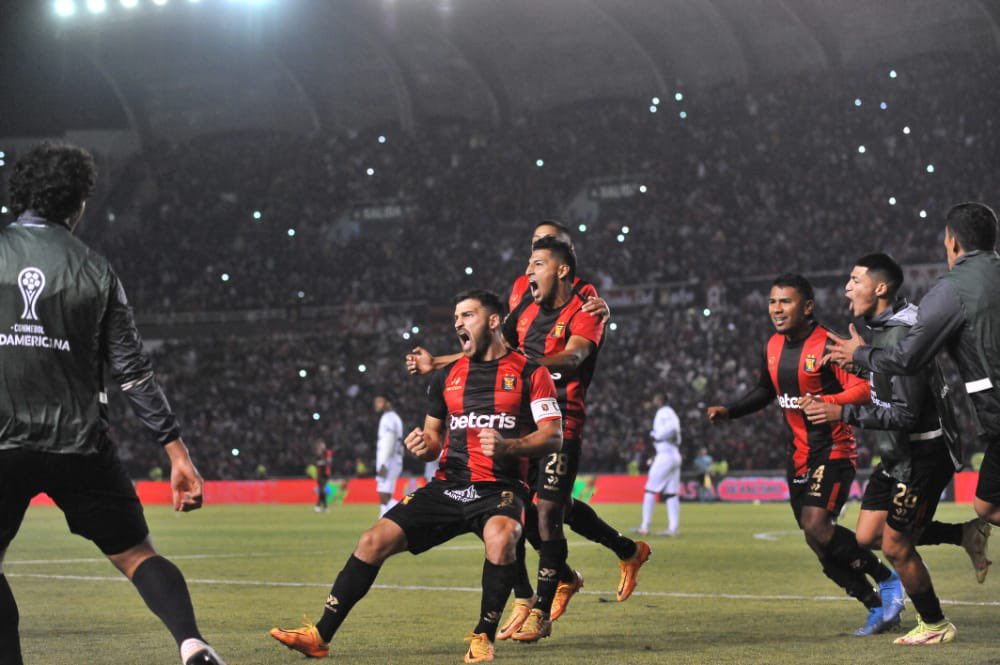 bernicuesta's tweet photo. Se terminó nuestra participación en la Copa Sudamericana 2022, la que sin lugar a dudas quedará grabada en nosotros y en todos los hinchas rojinegros!! 🔴⚫

@MelgarOficial @nikefootball @AlfilSports @Sudamericana https://t.co/3VEY8Rrnzm