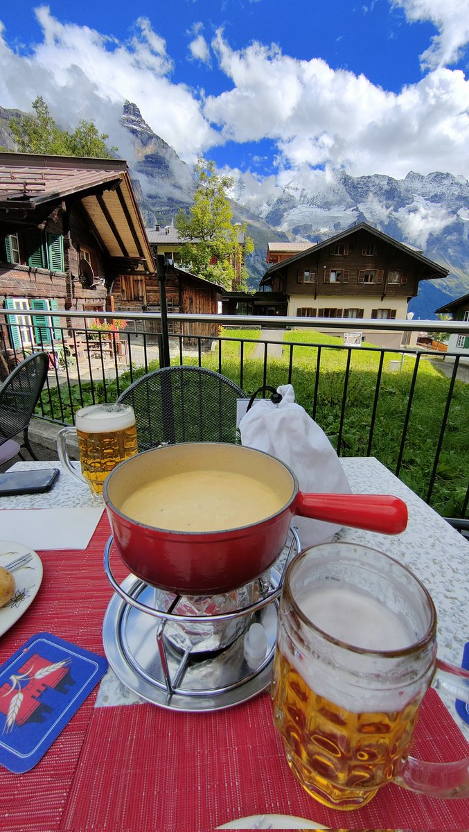 Nachumo_'s tweet photo. Por el amor de todos los santos, vengan a Suiza 🇨🇭, vengan a Lauterbrunnen! https://t.co/lmYFYgspOI