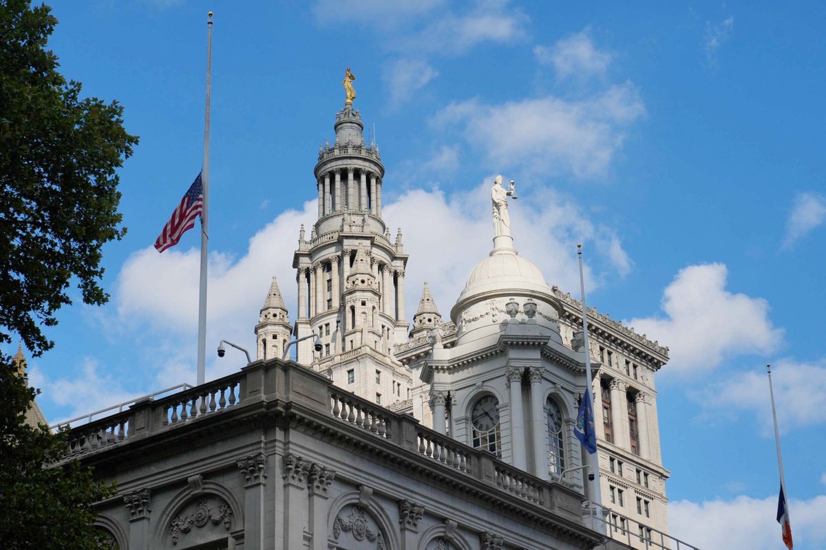 NYCMayor's tweet photo. My deepest sympathies are with the Royal Family and the United Kingdom mourning the passing of Her Majesty, Queen Elizabeth.

During her 70-year reign, she was known for her strength and leadership.

In her honor, all flags on city buildings will be lowered to half-staff. https://t.co/IVogwPeE9e