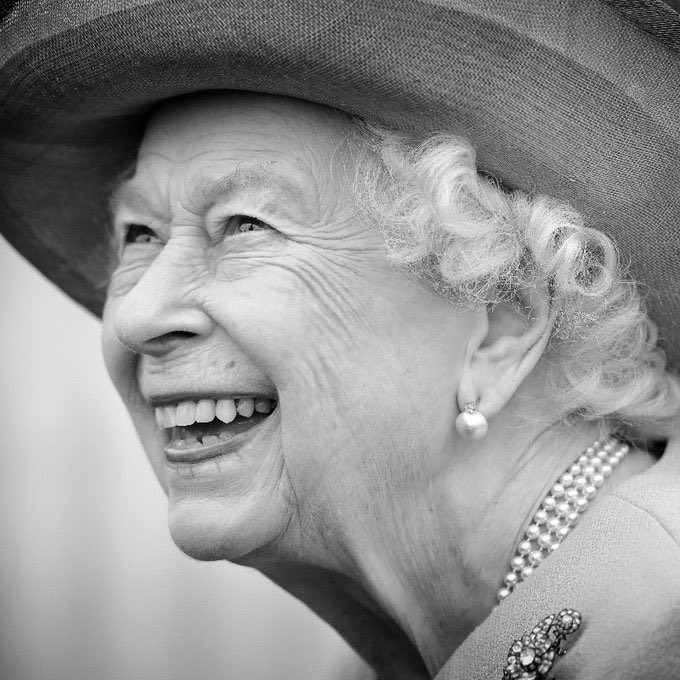 Zanouchi_'s tweet photo. Saddened by the passing away of Her Majesty Queen Elizabeth II, one of the world’s most-respected figures. 
.
.
.
#queen #queenelizabeth #news #sad #buckinghampalace #london https://t.co/jrCpXhP0Ny