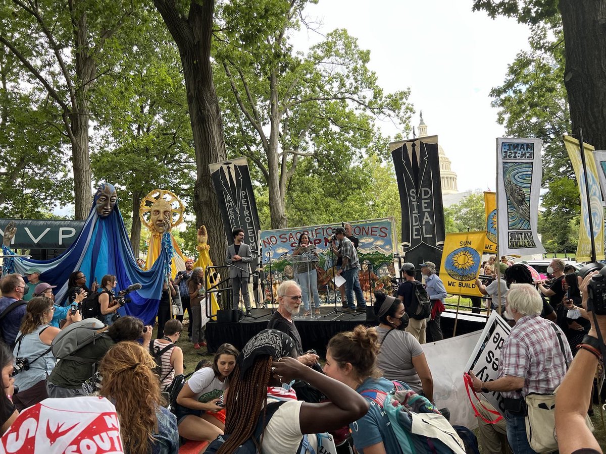 FightFossils's tweet photo. .@SenSchumer, can you hear us?
 
Hundreds of frontline community members are in your backyard RIGHT NOW. We traveled here from across the country to tell Congress loud and clear:
 
#NoMoreSacrificeZones
#NoDirtyDeal
#NoMVP https://t.co/3deRo9B3NA