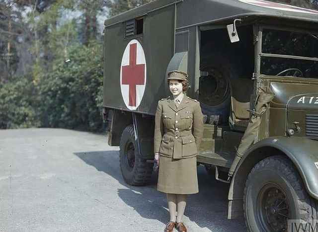 cruzrojahon's tweet photo. #CRH, lamenta el fallecimiento de Su Majestad, la Reina Isabel II; extendemos las más profundas condolencias al pueblo británico y la Familia Real.

El legado de Su Majestad siempre será una piedra de toque para nuestros valores compartidos de empatía, solidaridad y servicio. https://t.co/a33bmVMlCl