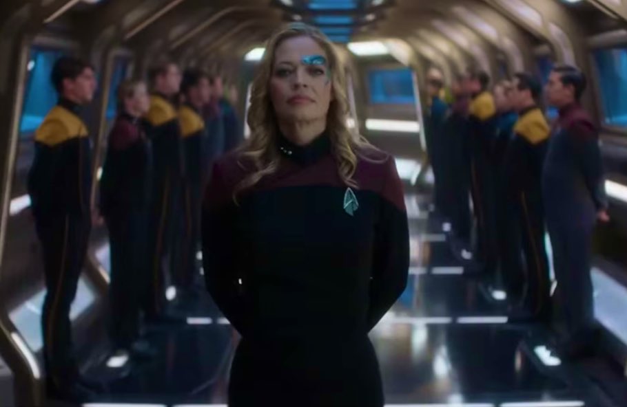 Was hoping she'd be captain but commander is good too. She commands thr Titan! Fucking love it! #StarTrekDay #StarTrekUnitedGives Can she please have a series now!?! PLEASE!